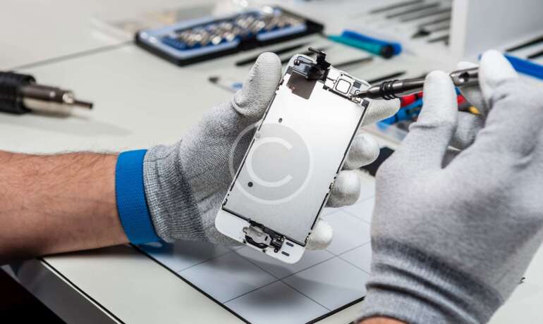 Repair or Replace Your Old Phone? How to Decide